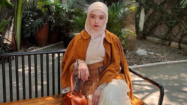 5 OOTD Inara Rusli Kece serta juga Stylish Pakai Hijab, Bisa Jadi Inspirasi Perempuan Karier!