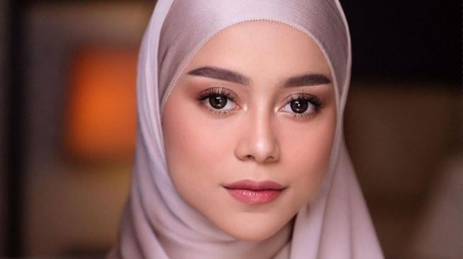 5 OOTD  Lesti Kejora Berhijab, Ternyata Harganya Sampai Jutaan Rupiah!