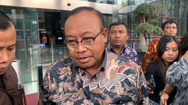 Langgar Netralitas Hadiri Penyaluran Bansos PDIP, Pj Gubernur NTB: Saya Juga Foto Bereng Cak Imin!