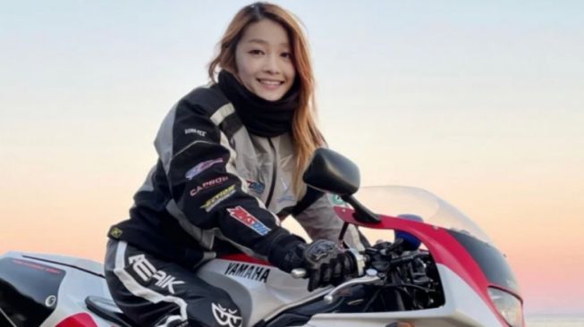 Lady Biker Wajib Tahu, Begini Tips Aman Naik Motor pada Jalan Agar Tak Celaka