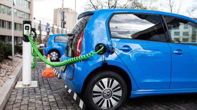 Menuju Indonesia Emas, Target Electric Vehicle Roda Empat dan juga Dua Terus Didorong, Bahkan Mitra Luar Negeri Percepat TKDN