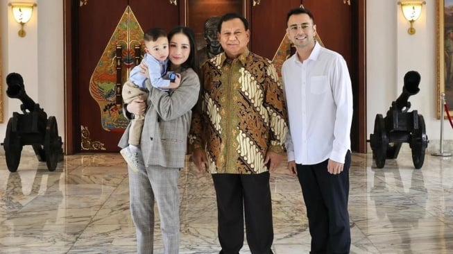 OOTD Nagita Slavina Bertemu Prabowo Subianto Tembus Rp1 M, Netizen: Rumah Berjalan Ini Sih!