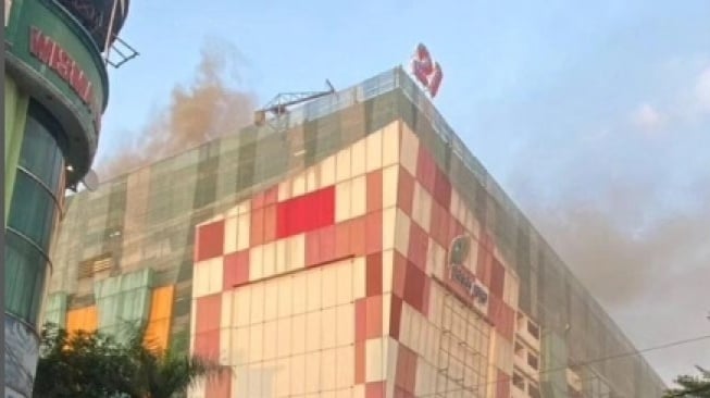 Rooftop Blok M Square Kebakaran Diduga Gegara Korsleting Listrik, Ada Korban?