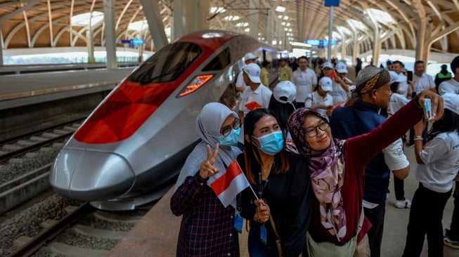 Kereta Kilat sekali Telah Angkut 1 Juta Penumpang Selama 2 Siklus Beroperasi