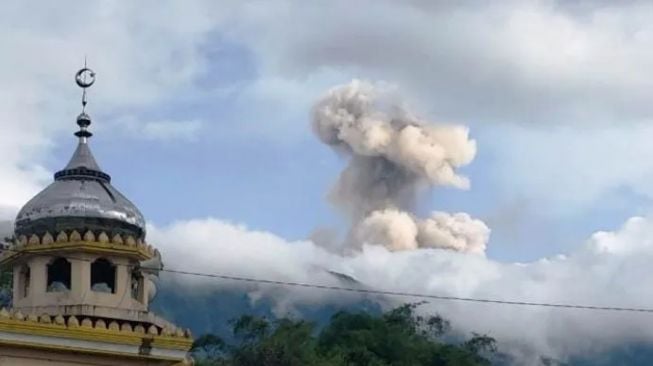 Letusan Gunung pada area Berbagai Daerah Belum Berdampak pada Penerbangan