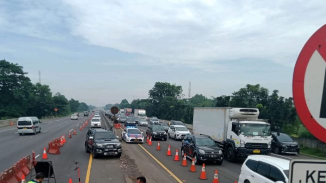 Ingat! One Way Dan Contraflow Di Tol Palimanan-Cikampek Arah DKI DKI Jakarta Selasa Siang Nanti