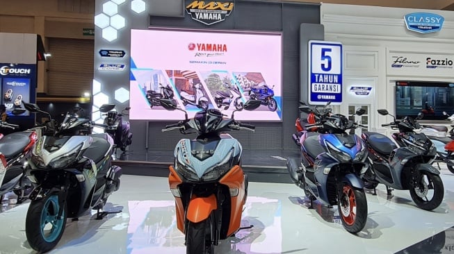 Yamaha Aerox 155 Series Warna Baru Jadi Sport Scooter Andalan Anak Muda sebab Warnanya Seseru Mobil NASCAR