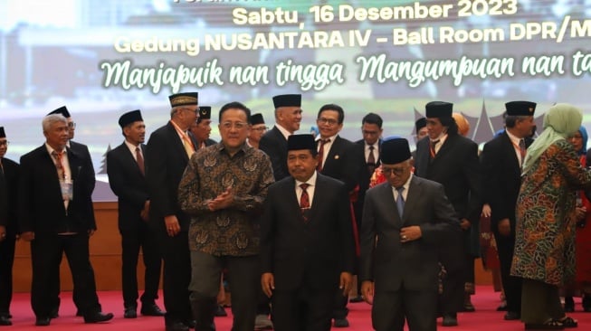 Wakili Mendagri, Sekjen Kemendagri Kukuhkan DPP Pertemuan Alumni Mahasiswa Minang