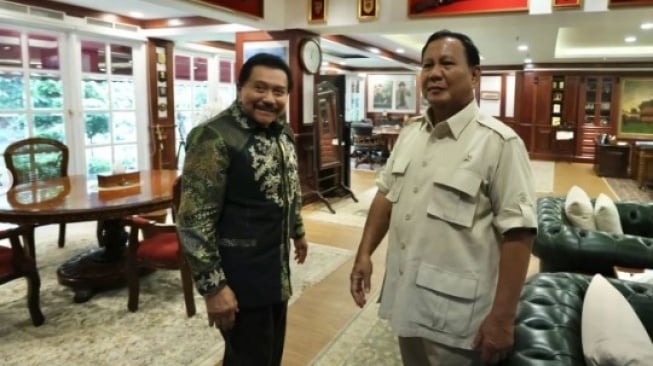 A. M. Hendropriyono Kunjungi Prabowo pada Kantor Kemhan, Keduanya Akrab Saling Beri Hormat