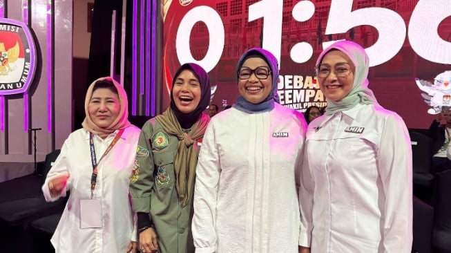 Yenny Wahid Unggah Potret Kebersamaan Istri Para Capres-Cawapres, Netizen Penasaran Kenapa Selvi Ananda Gak Diajak