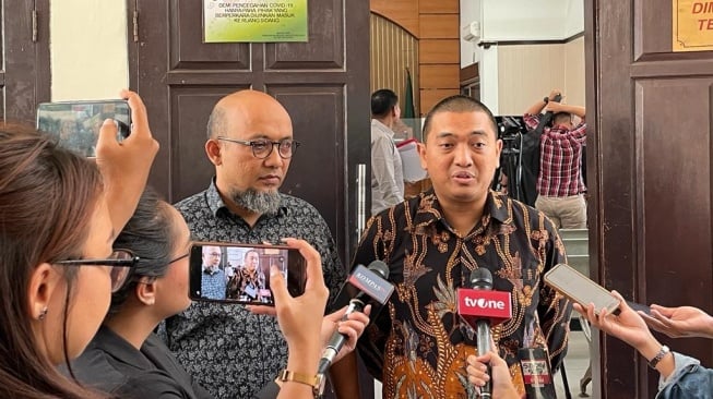 Novel Baswedan lalu Yudi Purnomo Tonton Langsung Sidang Vonis Haris – Fatia di dalam tempat PN Jaktim