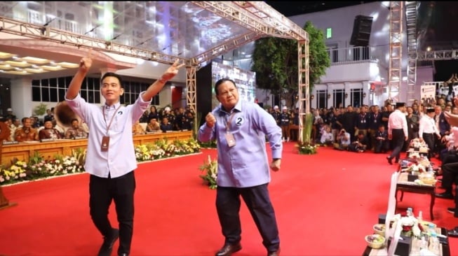 Joget Gemoy dengan Tukang Bakso, Prabowo: Emang Kenape Kalo Gua Suka Dangdut?