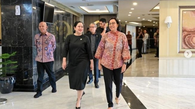 Tiba-tiba Sri Mulyani Pamer Foto Bareng Puan Maharani pada Tengah Santer Siap Mundur