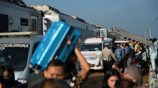 4 Petugas KA Tewas, KAI Pastikan Seluruh Penumpang Kecelakaan Kereta Turangga dan juga Bandung Raya Selamat