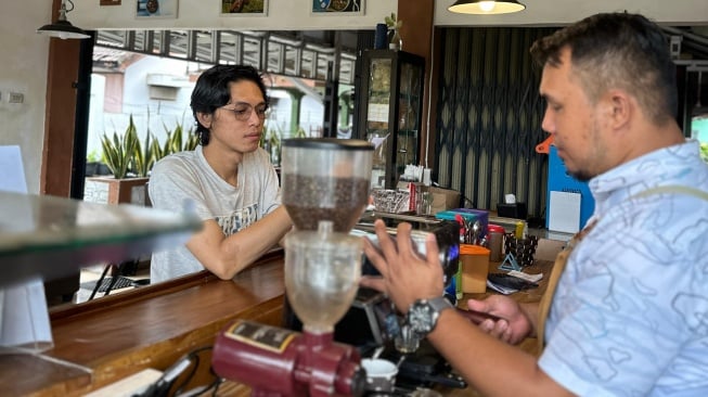 Modal Awal Rp500 Ribu, Kini Tukang Kopi Hal ini ‘Seruput’ Rp50 Juta Sebulan