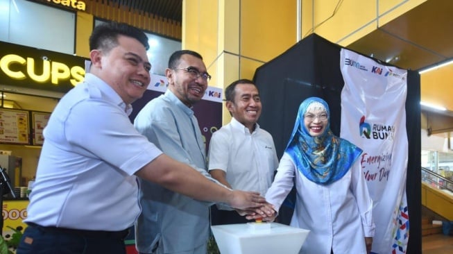 Pertamina Gandeng KAI Luncurkan Vending Machine UMKM pada Stasiun Gondangdia