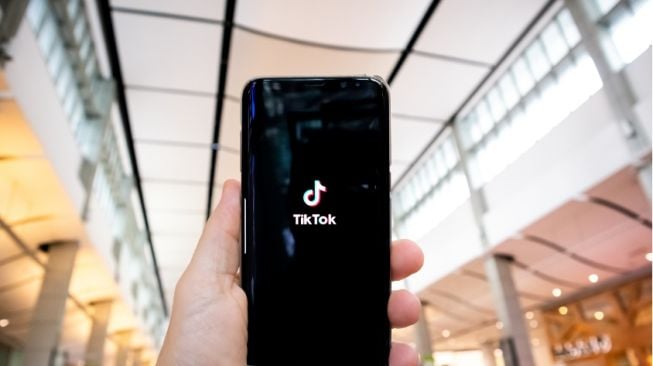 Korporasi Teknologi Tumbang! TikTok, eBay PHK Karyawan