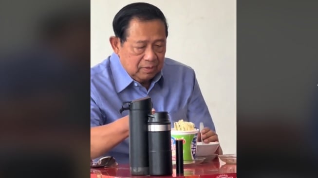 Momen SBY Makan Pop Mie Jadi Sorotan, Publik Langsung Sedih: Enggak Ditemani Lagi Bu Ani