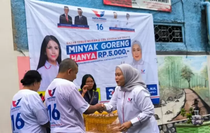 Caleg Perindo Nia Sita Gelar Bazar Minyak Goreng Murah dalam area Sawah Besar