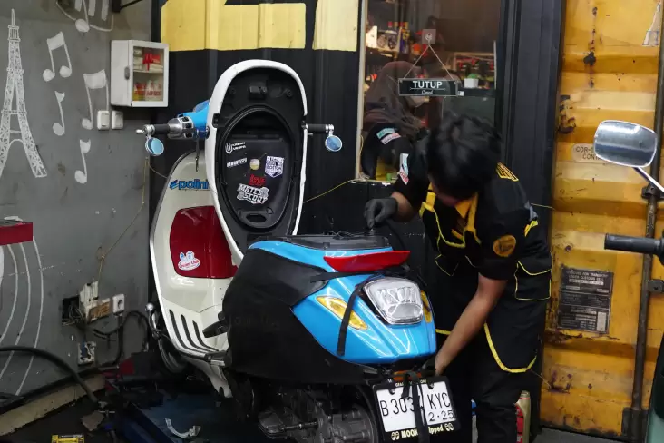 Gaya Balap Retro ala 80an Jadi Tren Modifikasi Vespa 2024