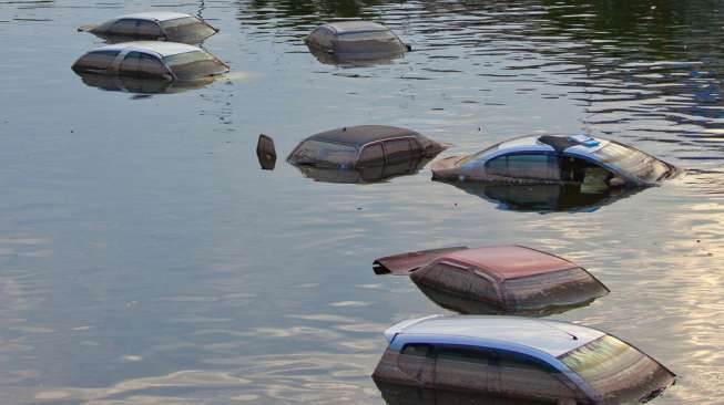 Pertolongan Pertama Mobil Terendam Banjir, Ikuti 10 Langkah Berikut