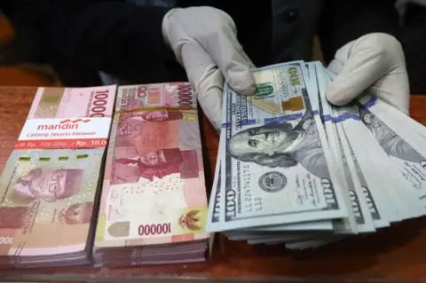 Rupiah Hari Hal ini Ditutup Melemah Rapat ke Rp15.550 per Dolar Negeri Paman Sam