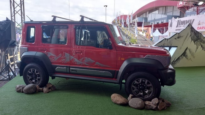 Kesan Singkat Jajal Langsung Suzuki Jimny 5 Pintu di dalam di IIMS 2024