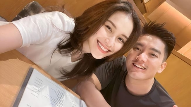 Potret Romantis Ayu Ting Ting lalu Boy William, Definisi Dekat Tapi Tunangannya Sama yang tersebut dimaksud Lain