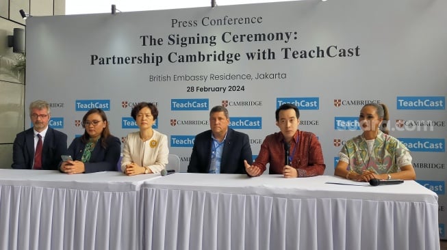 Sinergi TeachCast kemudian Cambridge Jangkau Kendala Berbahasa Inggris Lewat e-Learning