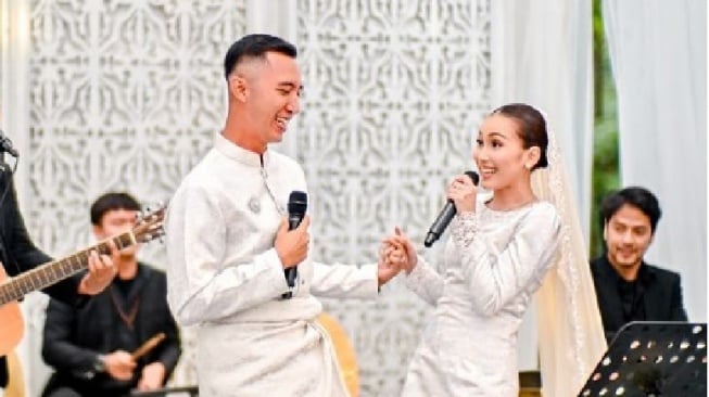 Ayu Ting Ting Dapat Bunga Mawar Putih dari Muhammad Fardana pada Hari Valentine, Maknanya Apa?