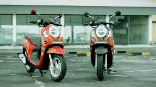 Honda Scoopy juga Honda PCX 160 Hadir dengan Livery Khusus PSM Makassar Edisi Terbatas