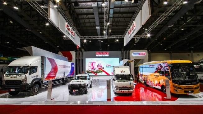 Isuzu Bawa Jajaran Layanan Jawab Kebutuhan Transportasi di GIICOMVEC 2024