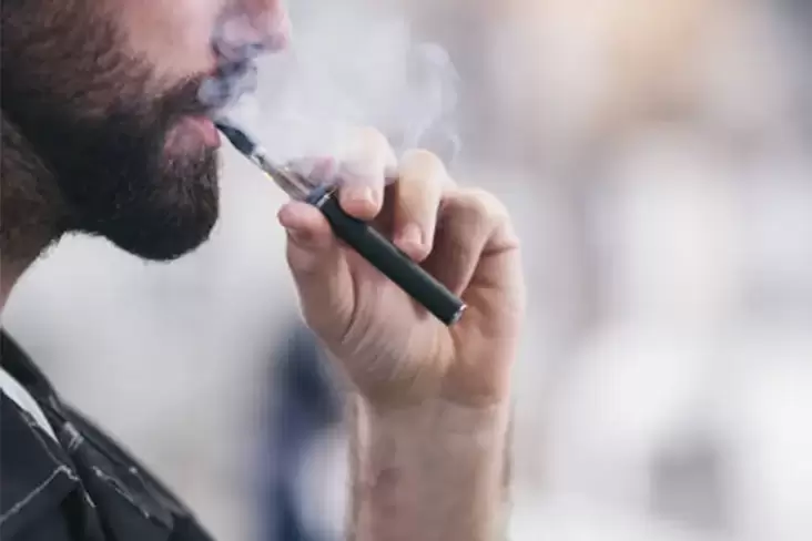 Bahaya Rokok Elektrik bagi Kesehatan, Efek Candu hingga Kerusakan Paru Permanen