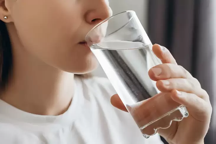 Waspada Efek Samping cuma semata Minum Air Putih pada waktu Sahur