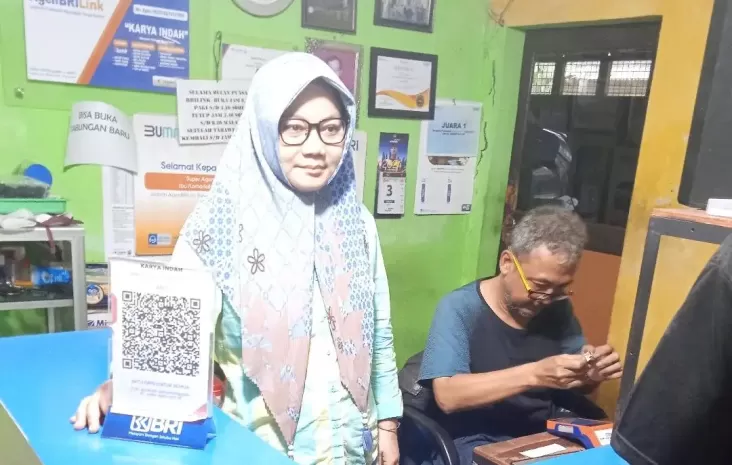 Agen BRILink Karya Indah Manjakan Nasabah Muda untuk Tarik Tunai dengan QRIS BRI