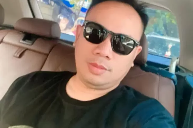 Berpikir Kematian, Vicky Prasetyo Minta Dimakamkan pada area Sebelah Pusara Istri Pertama