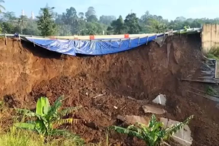 BMKG Ungkap Faktor Penyebab Longsor Tol Bocimi