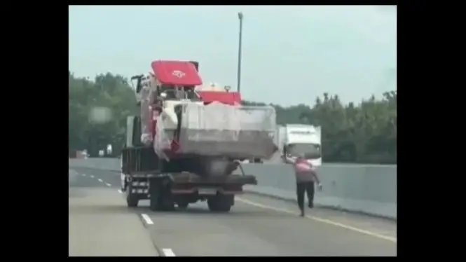 Horor! Truk Tanpa Sopir Berjalan Sendiri di tempat tempat Tol Kalikangkung