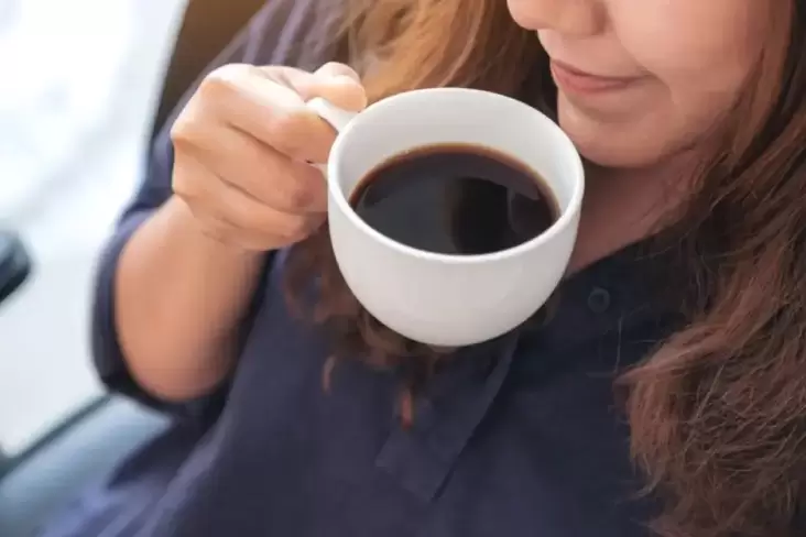 Manfaat Mengejutkan Minum Kopi sebelum Tidur Siang