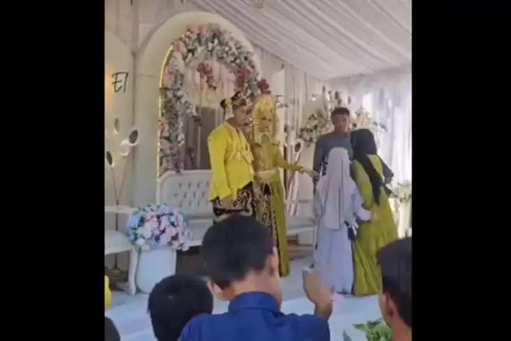 Viral! Pengantin Wanita Diduga Kesurupan ketika di area di Pelaminan, Mendadak Jadi Penari