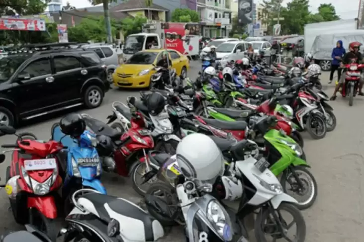 Berkaitan dengan PAD, Parkir Pinggir Jalan Harus Dikelola Pemda