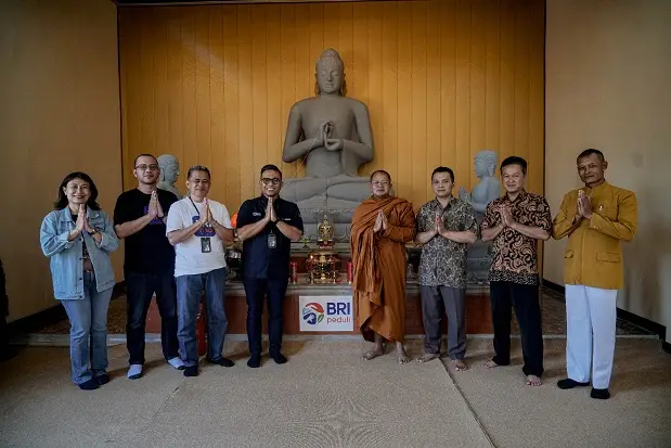 BRI Peduli Beri Bantuan Sarana-Prasarana Vihara juga Sembako untuk Umat Buddha