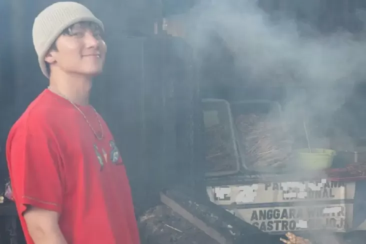 Heboh! Ji Chang Wook Makan Sate Pinggir Jalan di dalam di Kebayoran Baru