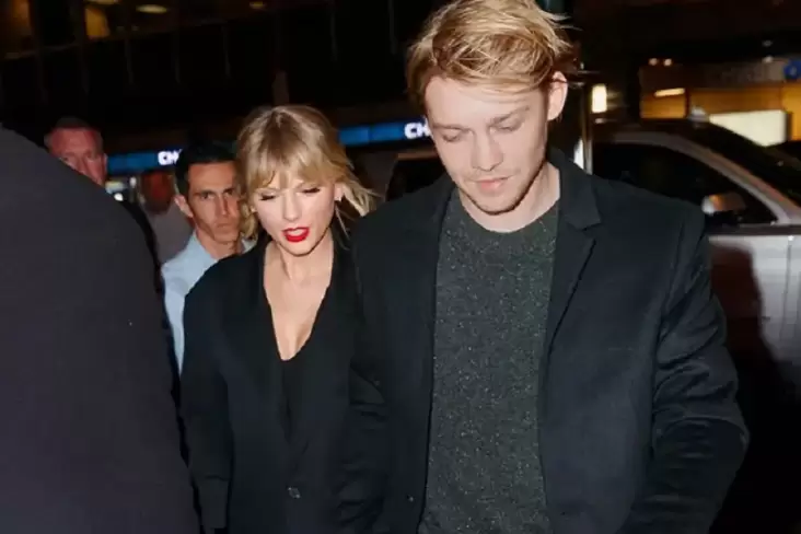 Mengapa Taylor Swift dan juga Joe Alwyn Putus? Swifties Cari Tahu pada Momen Album TTPD