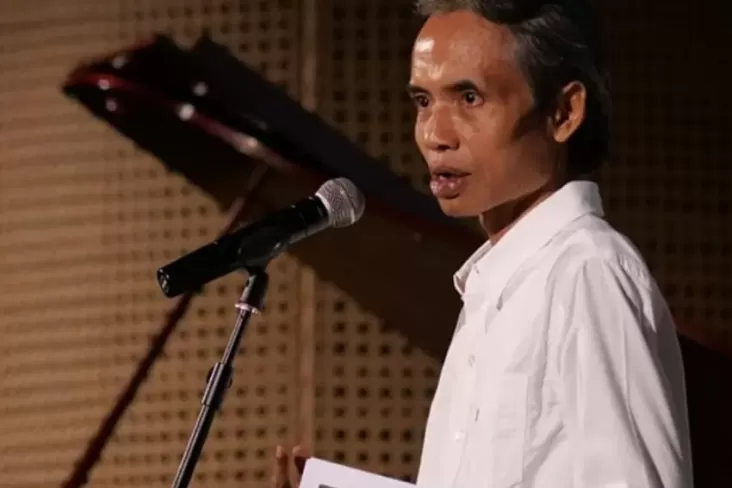 Profil Joko Pinurbo, Sastrawan Indonesia yang tersebut dimaksud Dikenal dengan Karyanya yang digunakan digunakan Nyentrik