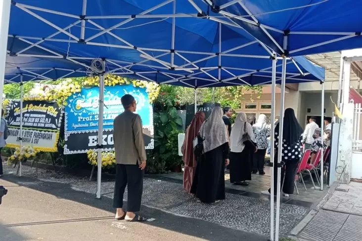 Salim Said Meninggal, Pelayat Terus Berdatangan ke Rumah Duka