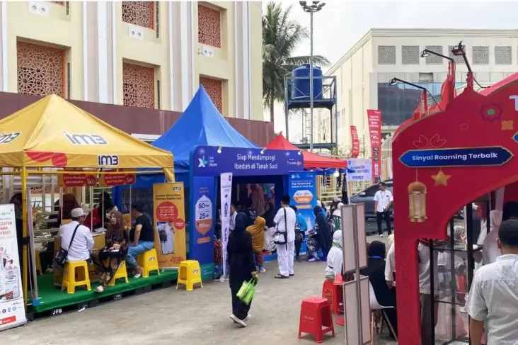 Sebelum ke Tanah Suci, Booth Provider Seluler pada Asrama Haji Ramai Dikunjungi Jemaah