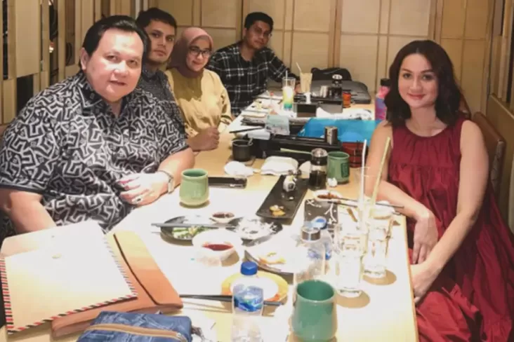 Tengku Dewi Putri Pamer Foto Bareng Pengacara, Siap Gugat Cerai Andrew Andika?