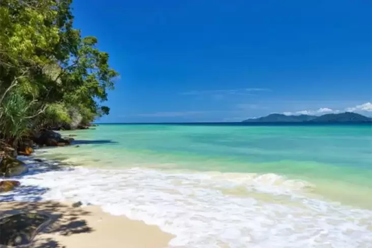 7 Rekomendasi Pantai di area area Kalimantan, Nomor 4 Nuansanya Paling Romantis