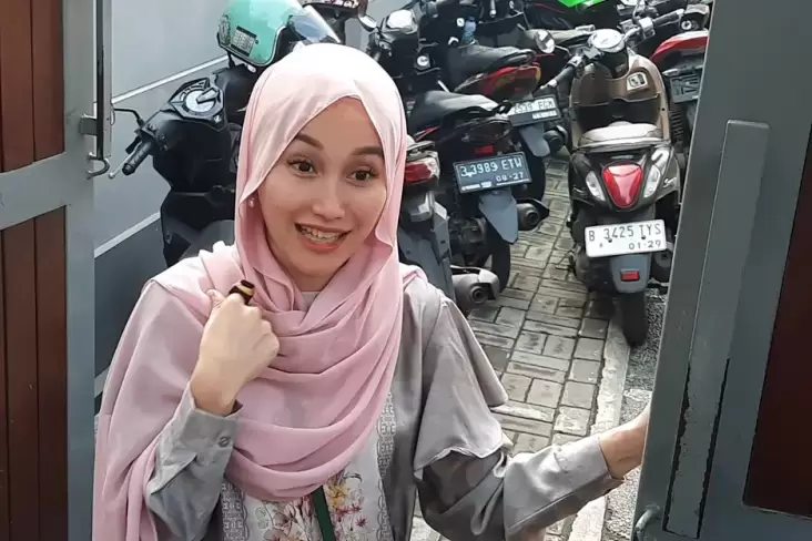 Ayu Ting Ting Tak Ikut Salat Iduladha, Sibuk Jaga Keponakan